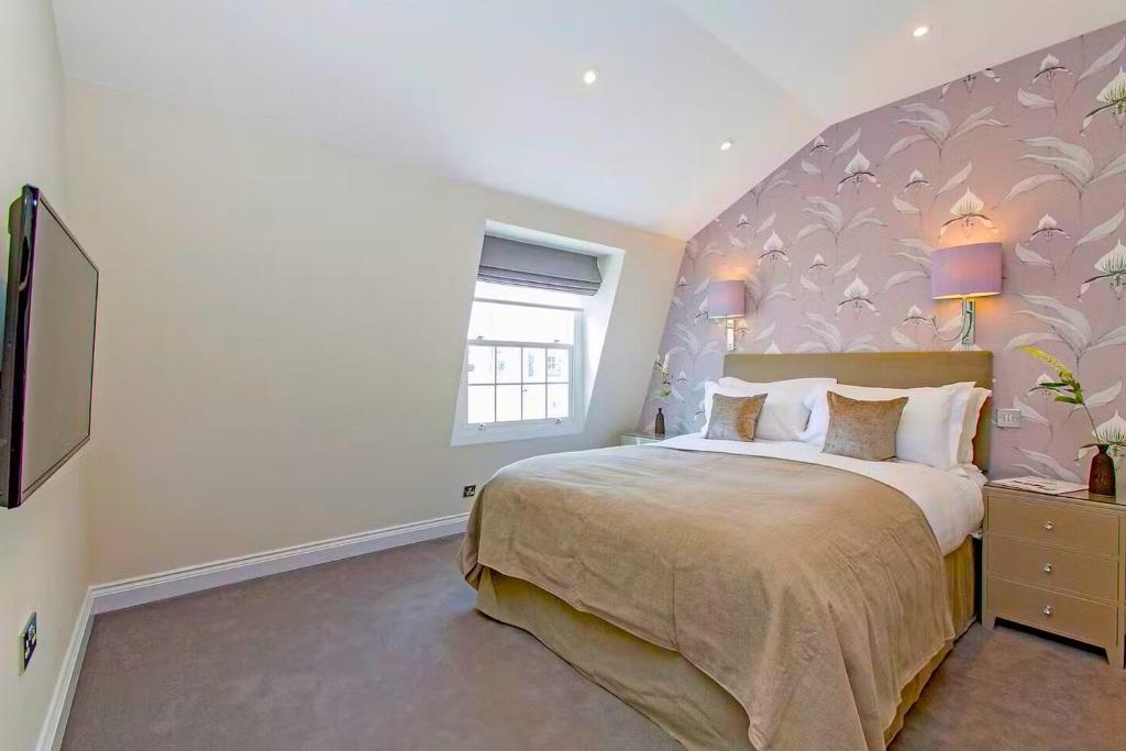 Additional image 18 of 3 Bed Terraced House, Green St, W1K, N1 7GU