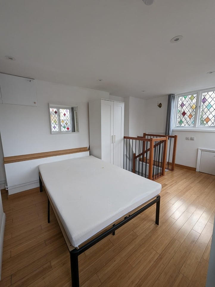 Studio Flat, Addison Road, W14