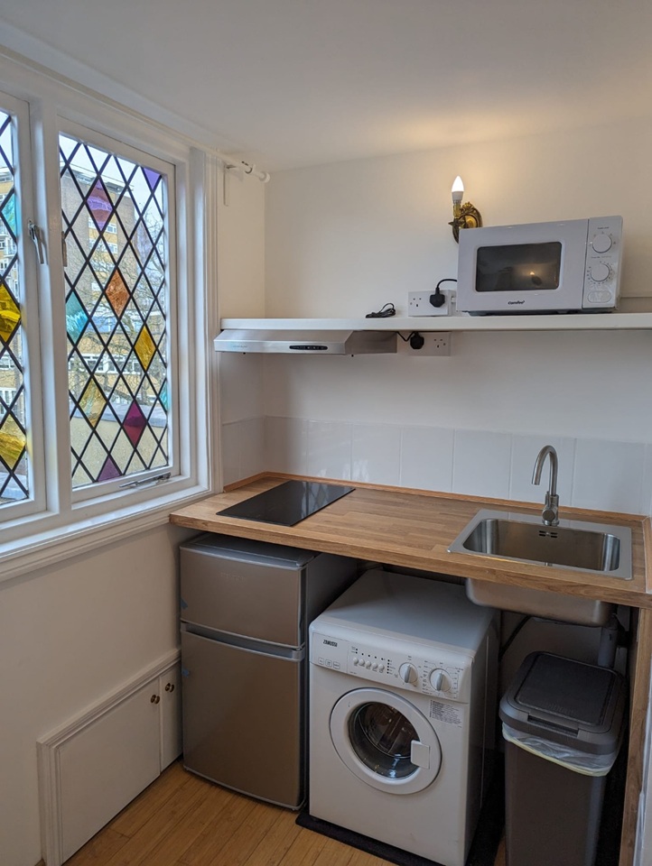 Studio Flat, Addison Road, W14 photo 3