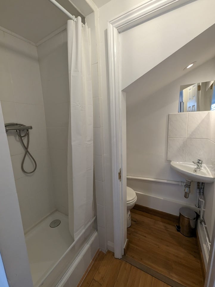Studio Flat, Addison Road, W14 photo 4