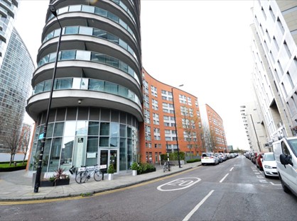 Room in a Shared Flat, Blackwall Way, E14