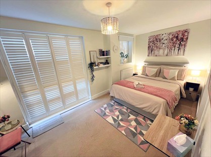 Room in a Shared House, Canadian Way, RG24