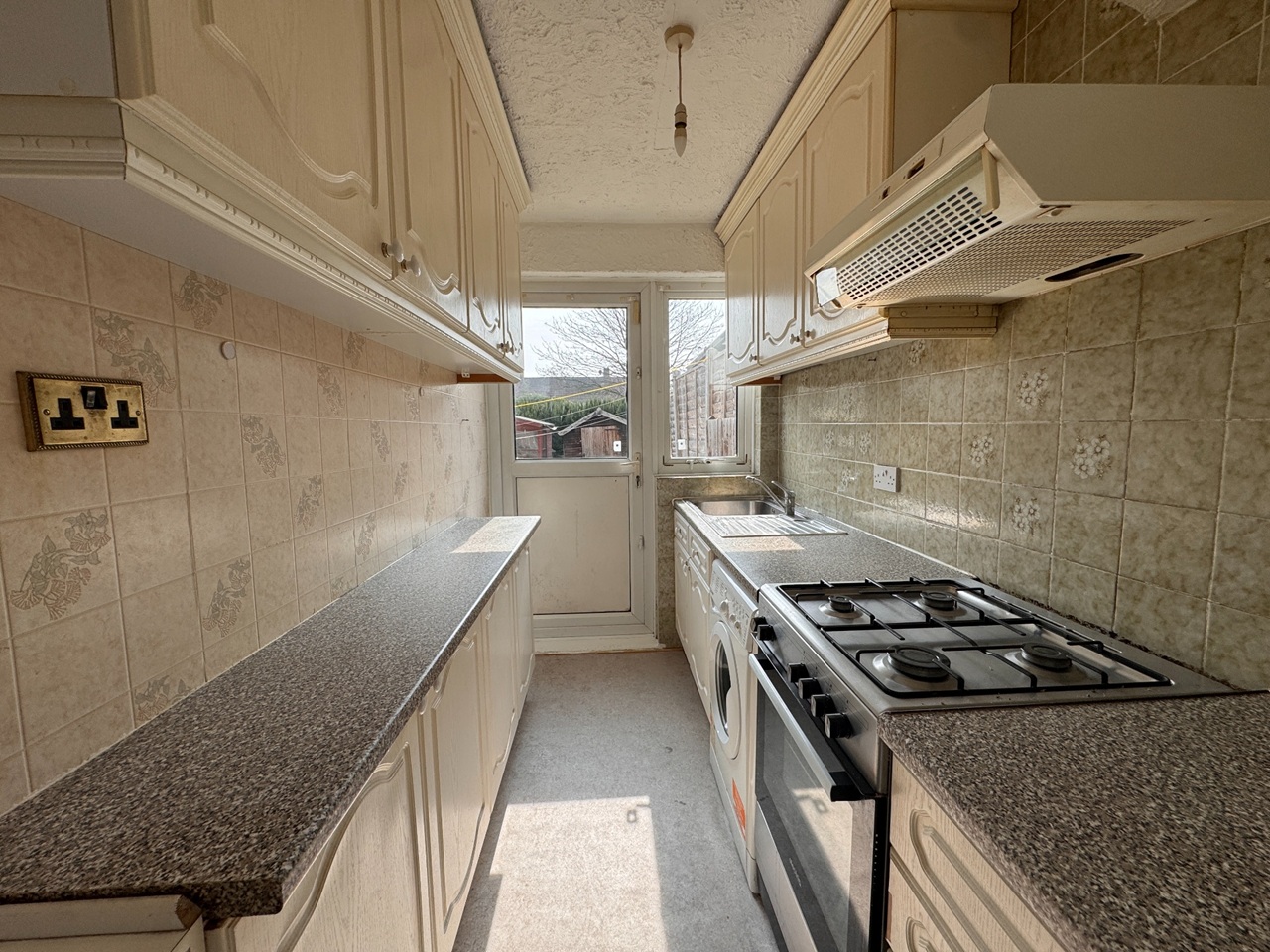 Dagenham - 3 Bed Detached House, Rothwell Road, RM9 - To Rent Now for £ ...