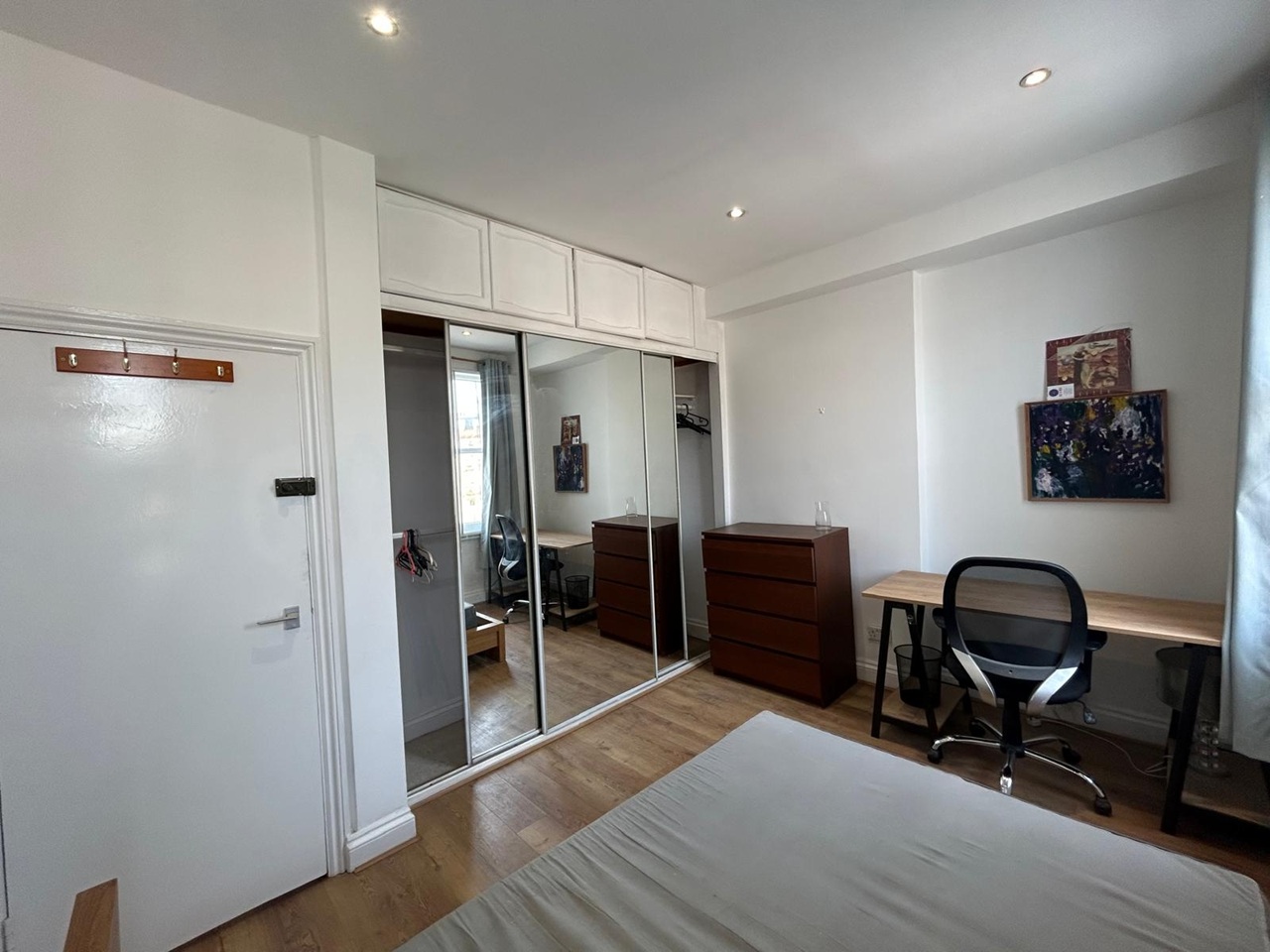 Additional image 7 of 2 Bed Flat, Warwick Road, SW5, N1 7GU