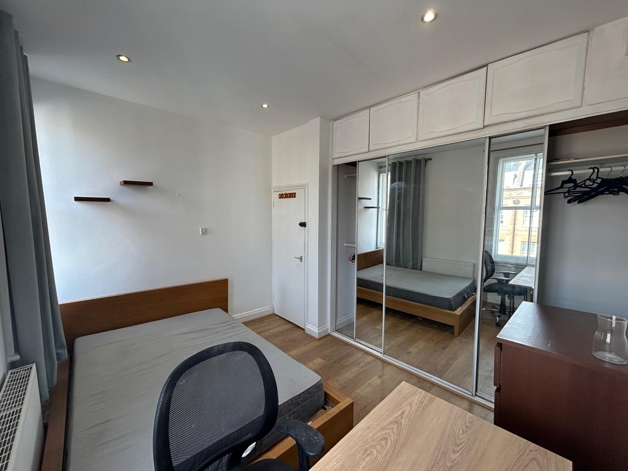 Additional image 8 of 2 Bed Flat, Warwick Road, SW5, N1 7GU