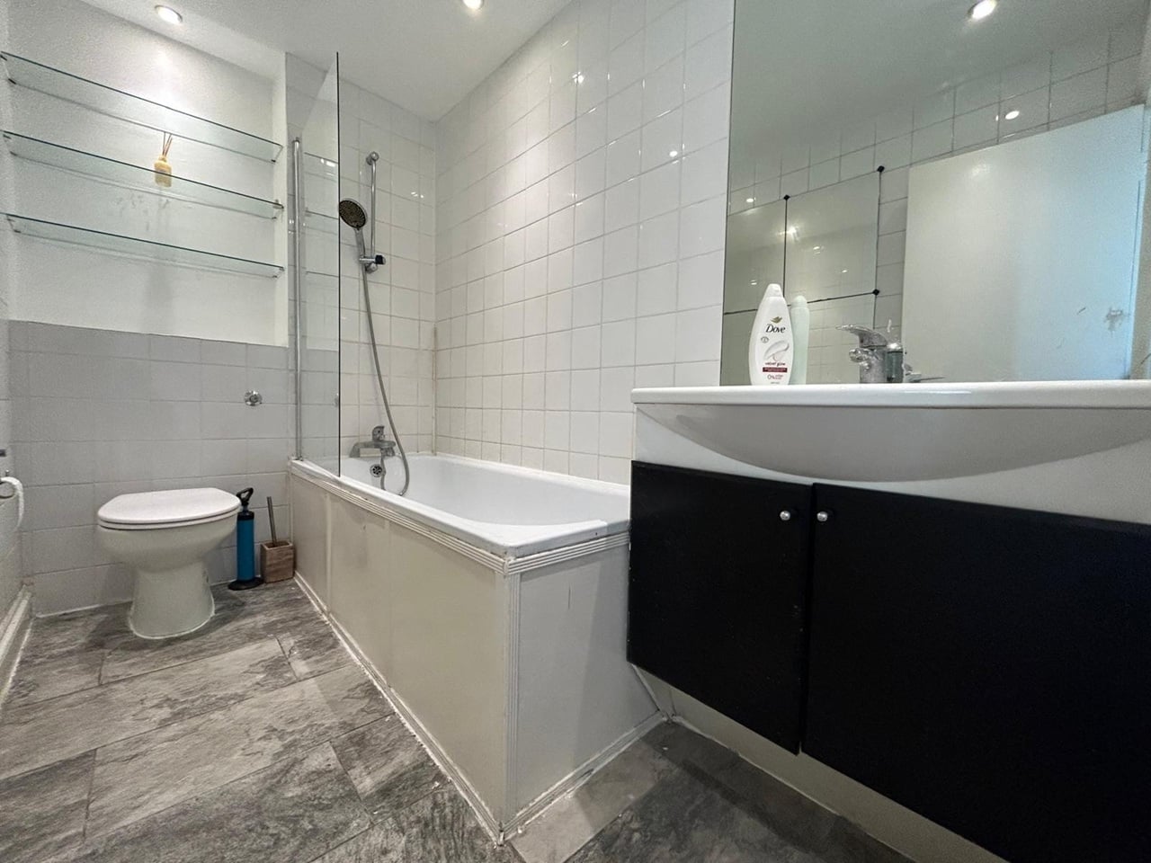 Additional image 6 of 2 Bed Flat, Warwick Road, SW5, N1 7GU