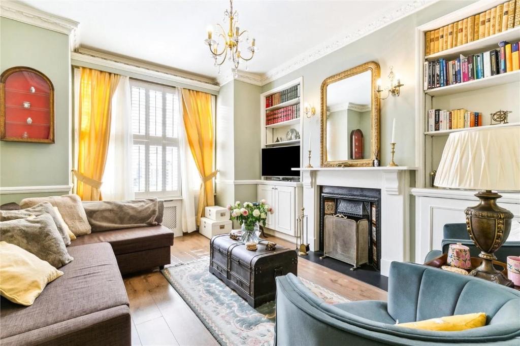 2 Bed Maisonette, Gayville Road, SW11
