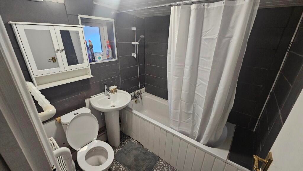 Additional image 2 of Studio Flat, University Area, RG6, N1 7GU