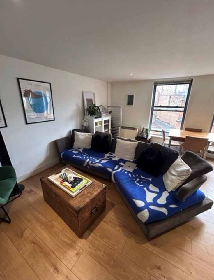 2 Bed Flat, Winders Road, SW11, N1 7GU