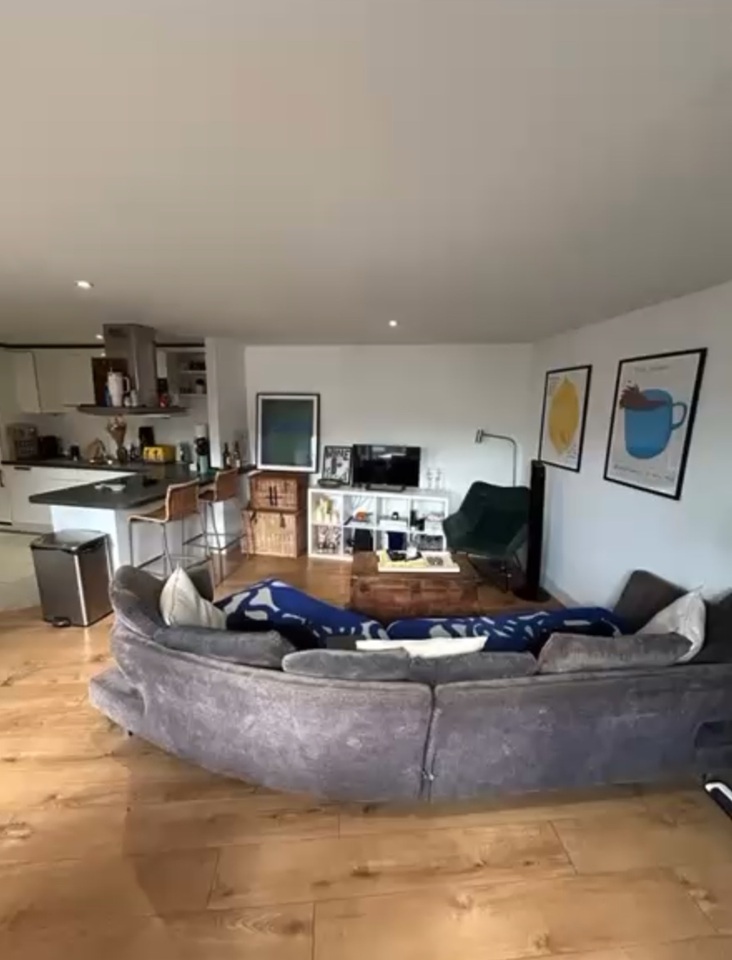 Additional image 2 of 2 Bed Flat, Winders Road, SW11, N1 7GU