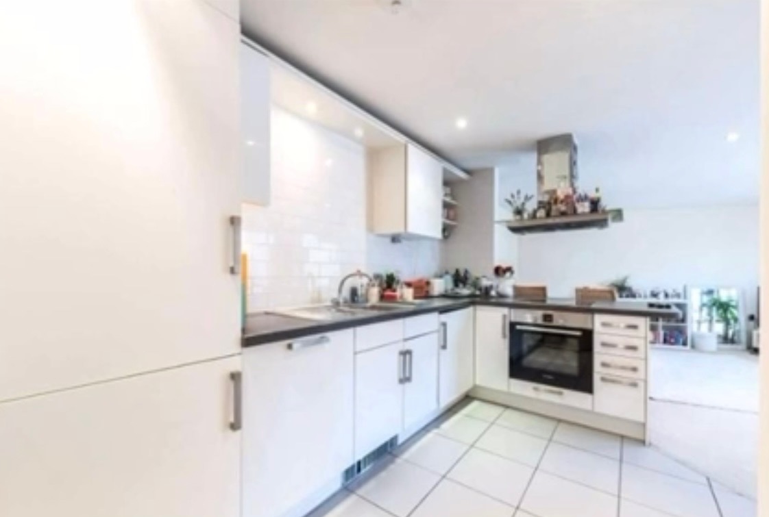 Additional image 3 of 2 Bed Flat, Winders Road, SW11, N1 7GU