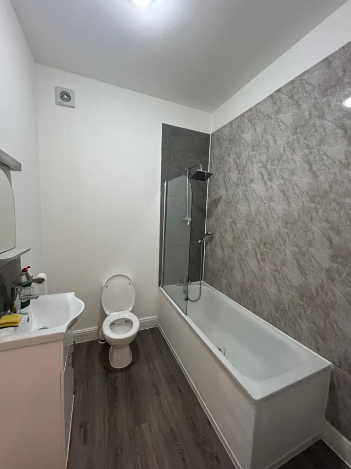 Additional image 2 of 3 Bed Flat, Lambert Road, SW2, N1 7GU