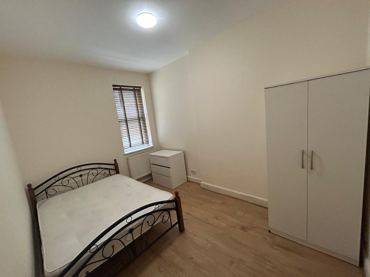 Additional image 9 of 3 Bed Flat, Lambert Road, SW2, N1 7GU