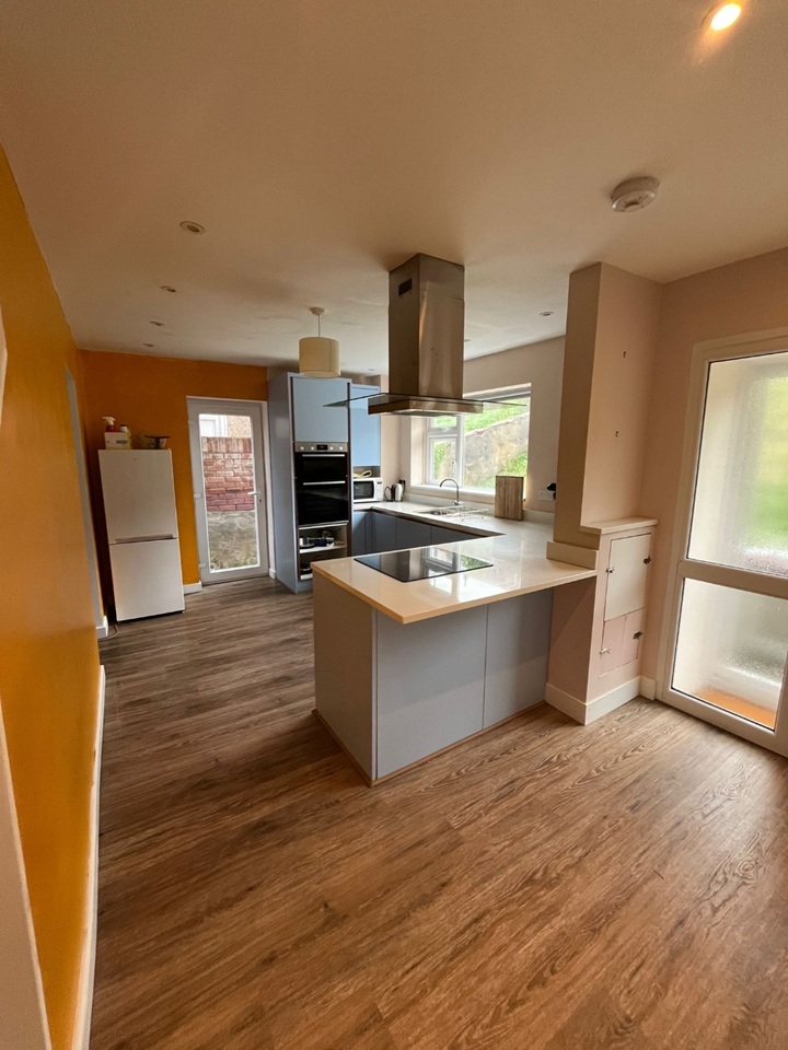 3 Bed Semi-Detached House, The Glades, BS5, N1 7GU