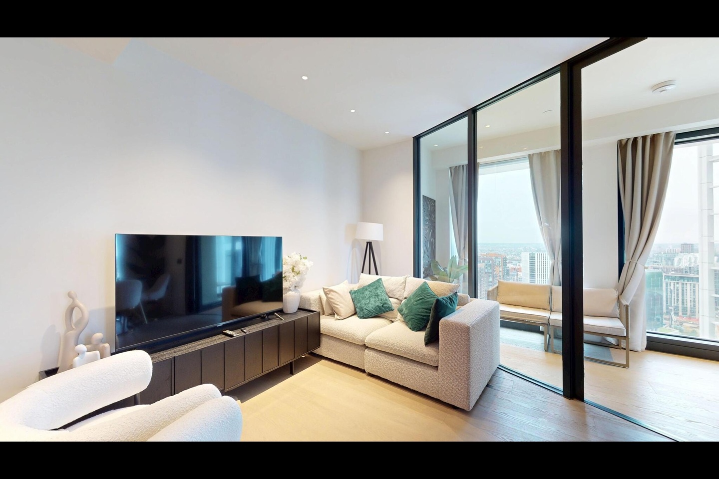 Additional image 10 of 2 Bed Flat, Nine Elms Lane, SW8, N1 7GU