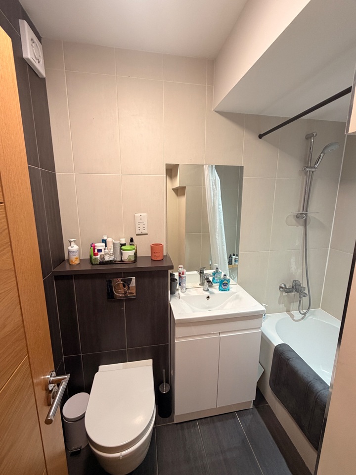 Additional image 6 of 1 Bed Flat, Cowthorpe Road, SW8, N1 7GU