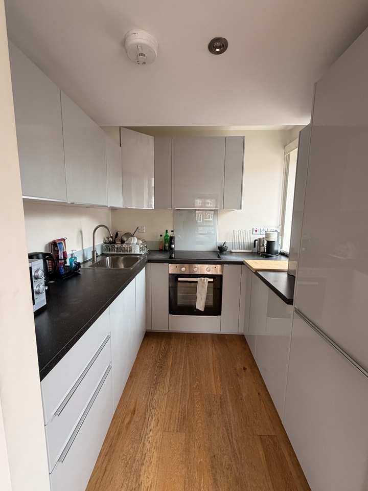 Additional image 7 of 1 Bed Flat, Cowthorpe Road, SW8, N1 7GU