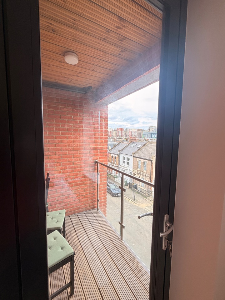 Additional image 9 of 1 Bed Flat, Cowthorpe Road, SW8, N1 7GU