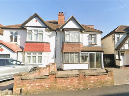 1 Bed Semi-Detached House, Stilecroft Gardens, HA0