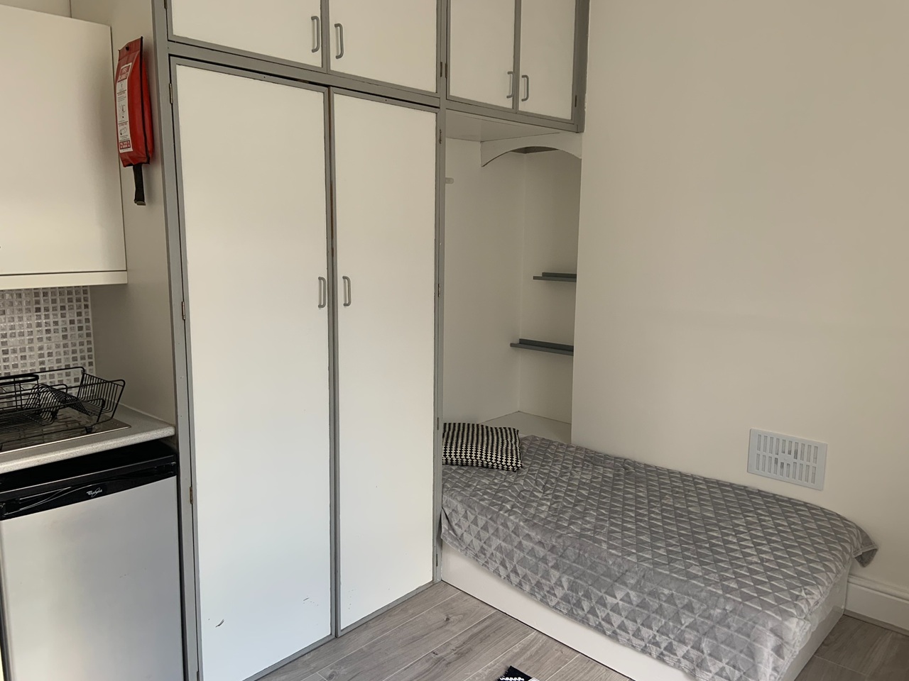 Studio Flat, St Matthews Road, BS6 photo 3
