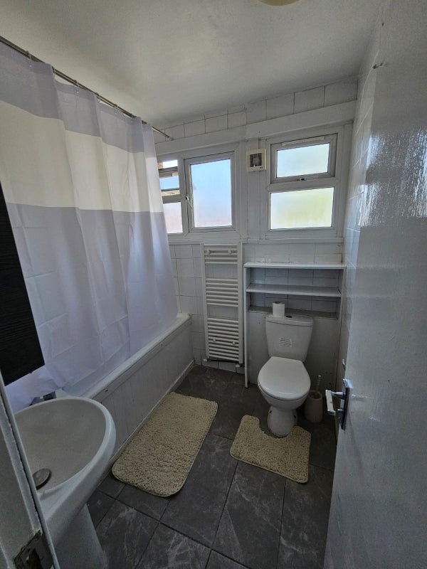 Additional image 5 of Room in a Shared Flat, Paradise Row, E2, N1 7GU