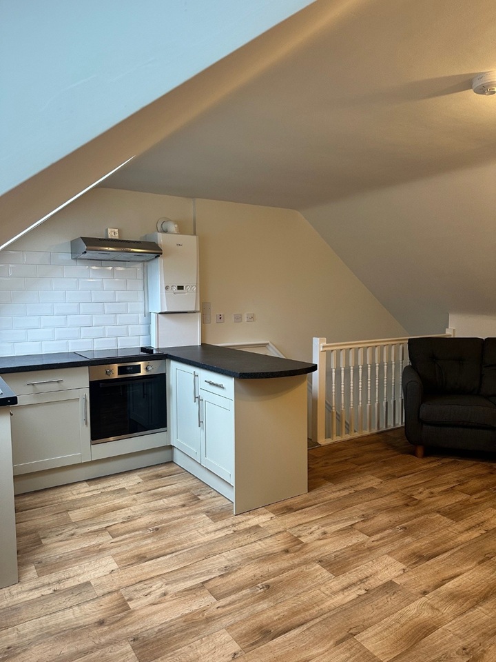 2 Bed Maisonette, Cowley Road, OX4, N1 7GU