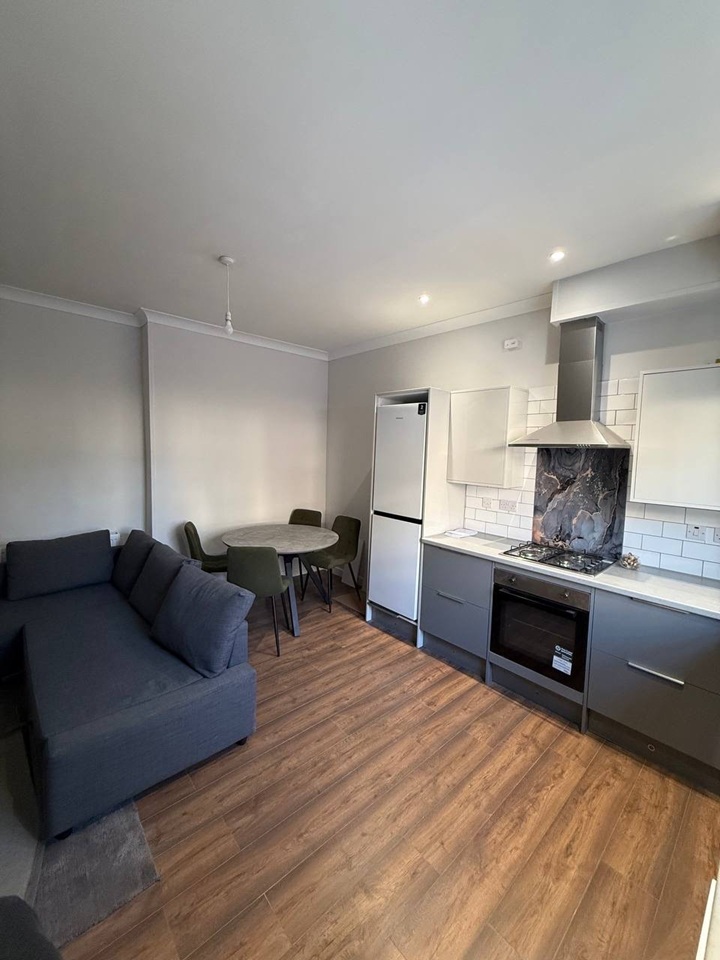 2 Bed Flat, Henderson St, EH6, N1 7GU