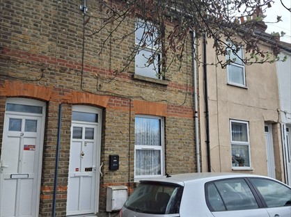 Studio Flat, Castle Road, ME4