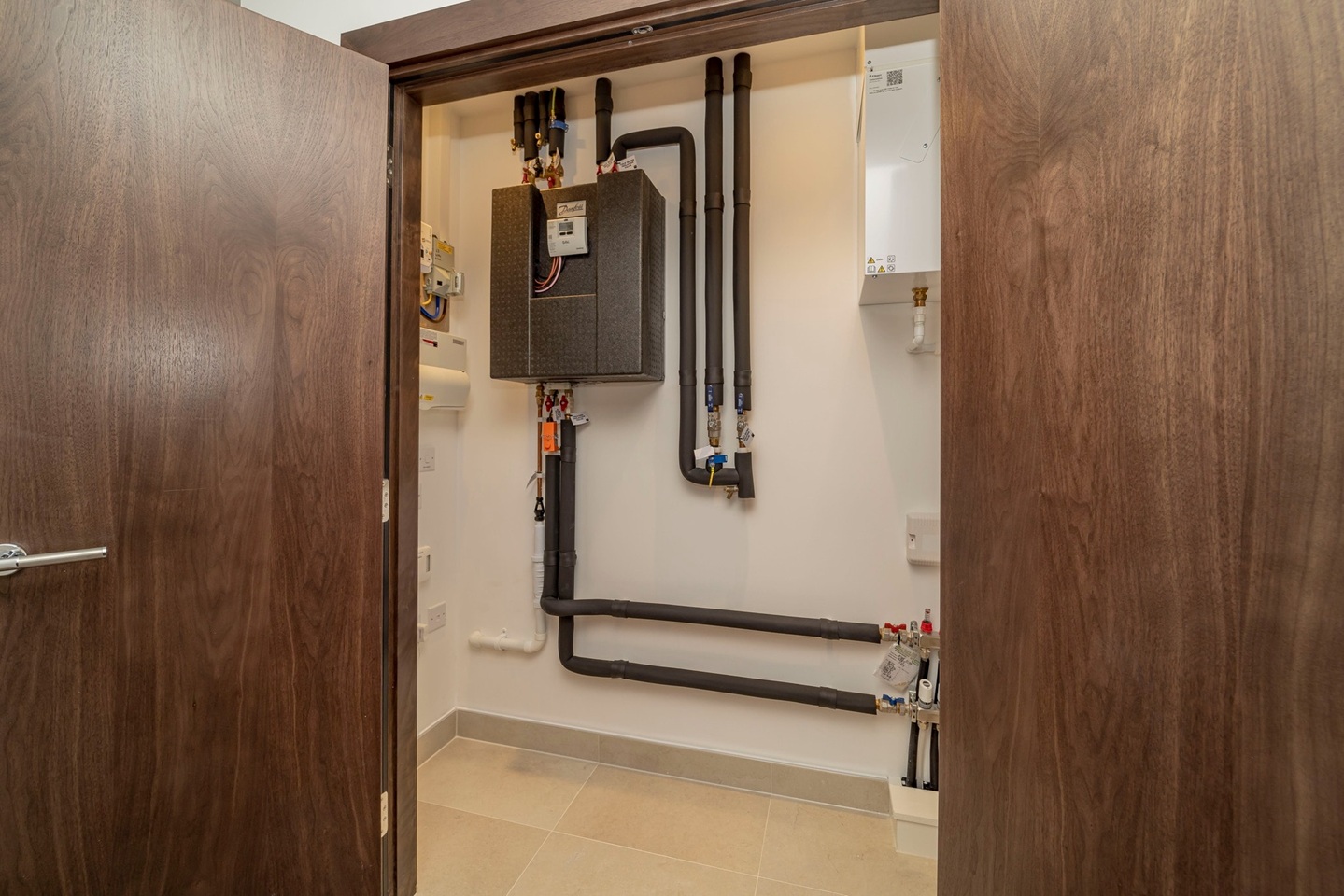 Additional image 6 of 2 Bed Flat, Lanchester Way, SW11, N1 7GU