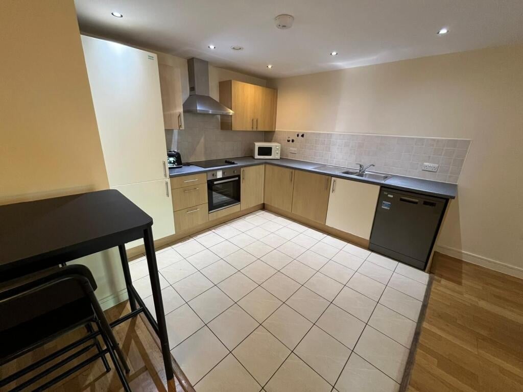 Additional image 2 of 2 Bed Flat, Dyche St, M4, N1 7GU