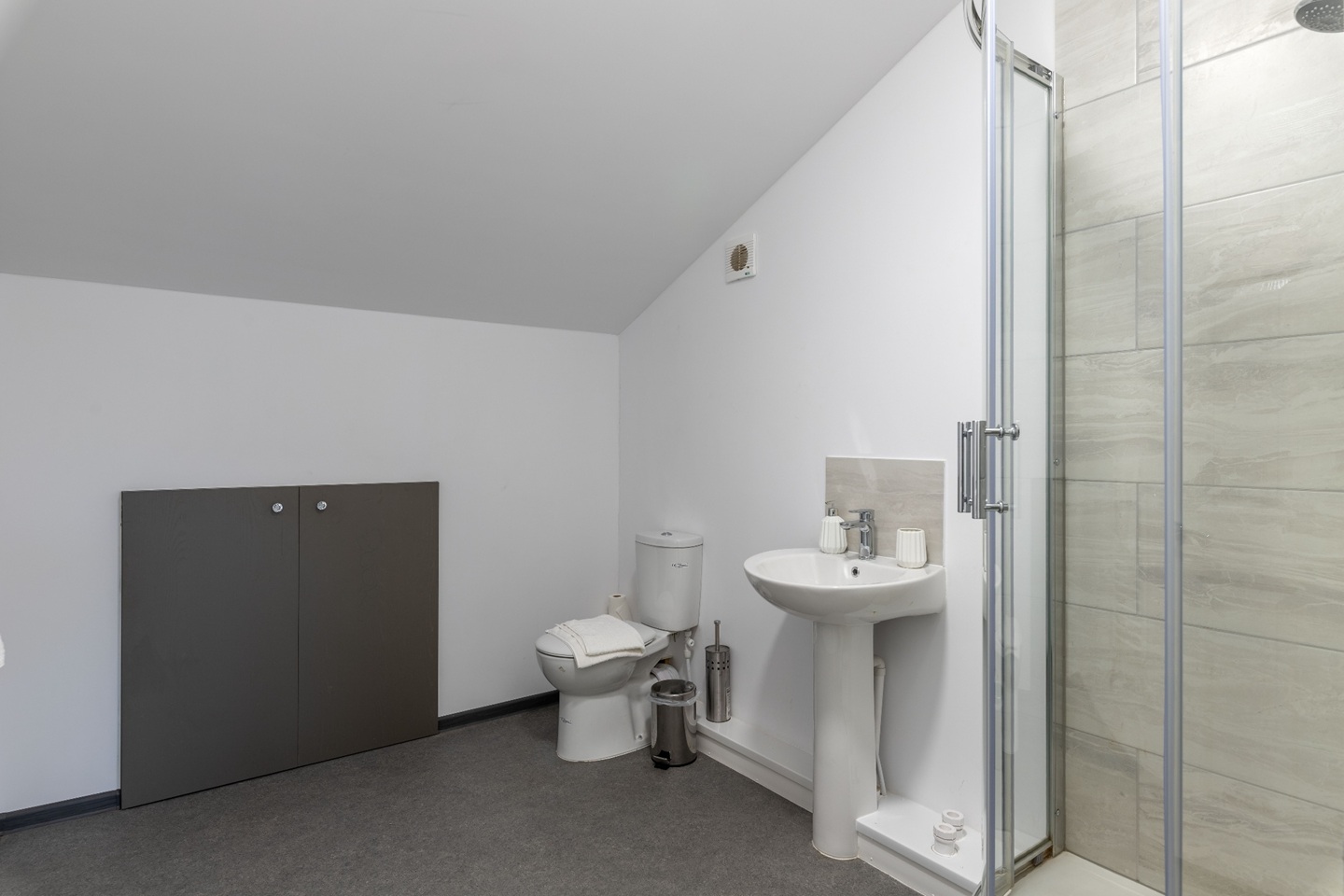 Peterborough - 2 Bed Flat, Orton Malborne, PE2 - To Rent Now for £2,255 ...