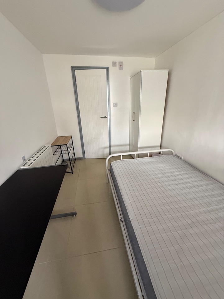 5 Bed Semi-Detached House, Chalfont Close, CB1, N1 7GU