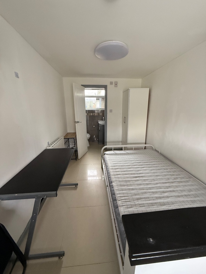 Additional image 3 of 5 Bed Semi-Detached House, Chalfont Close, CB1, N1 7GU