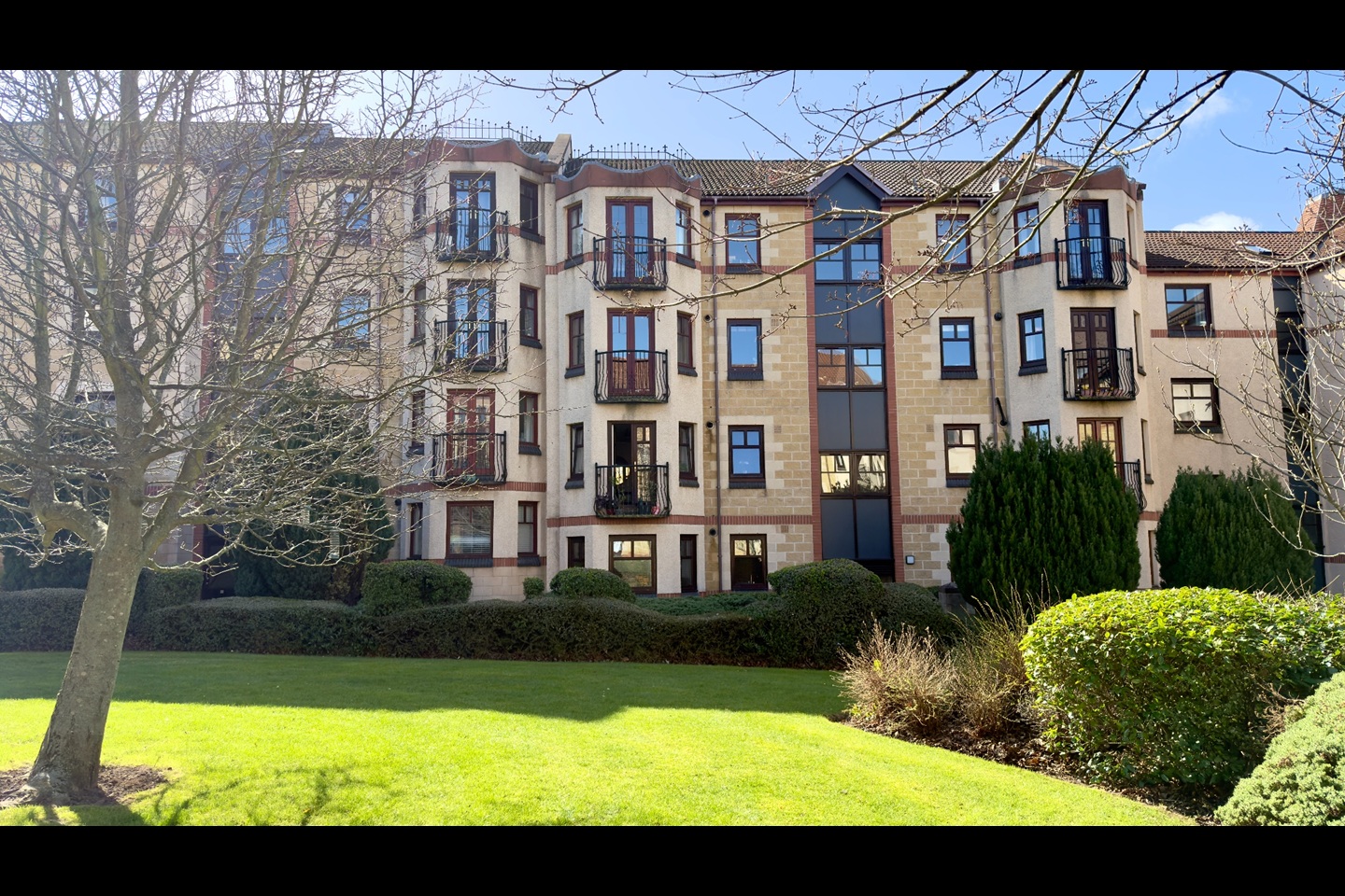 2 Bed Flat, West Bryson Road, EH11, N1 7GU