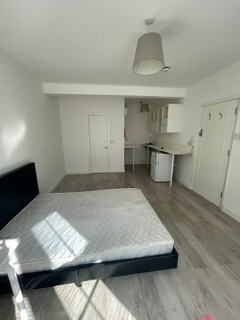 Additional image 6 of Room in a Shared House, Tilehurst Road, RG30, N1 7GU