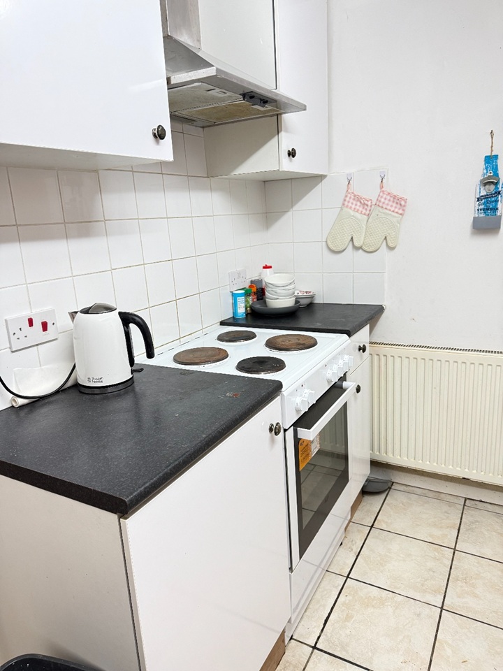 4 Bed Semi-Detached House, Manton Crescent, NG9, N1 7GU