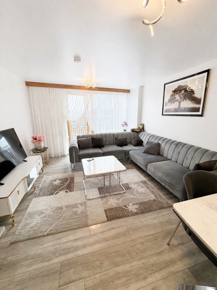 3 Bed Flat, Cordwainer House, E8, N1 7GU