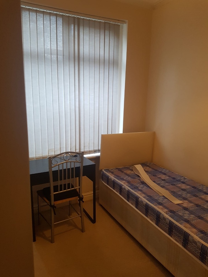 Room in a Shared House, Carnforth St, M14, N1 7GU