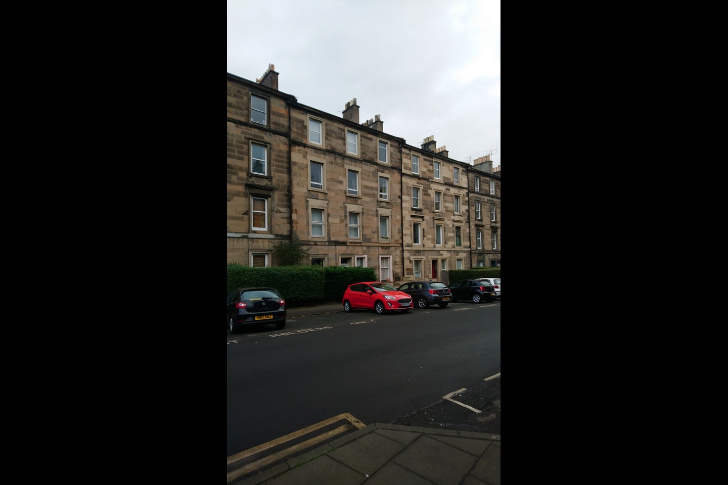 2 Bed Flat, Montgomery Street, EH7, N1 7GU