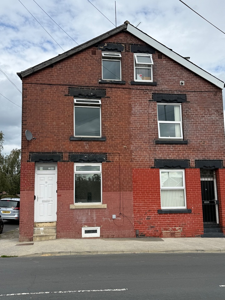 3 Bed End Terrace, East Park Road, LS9