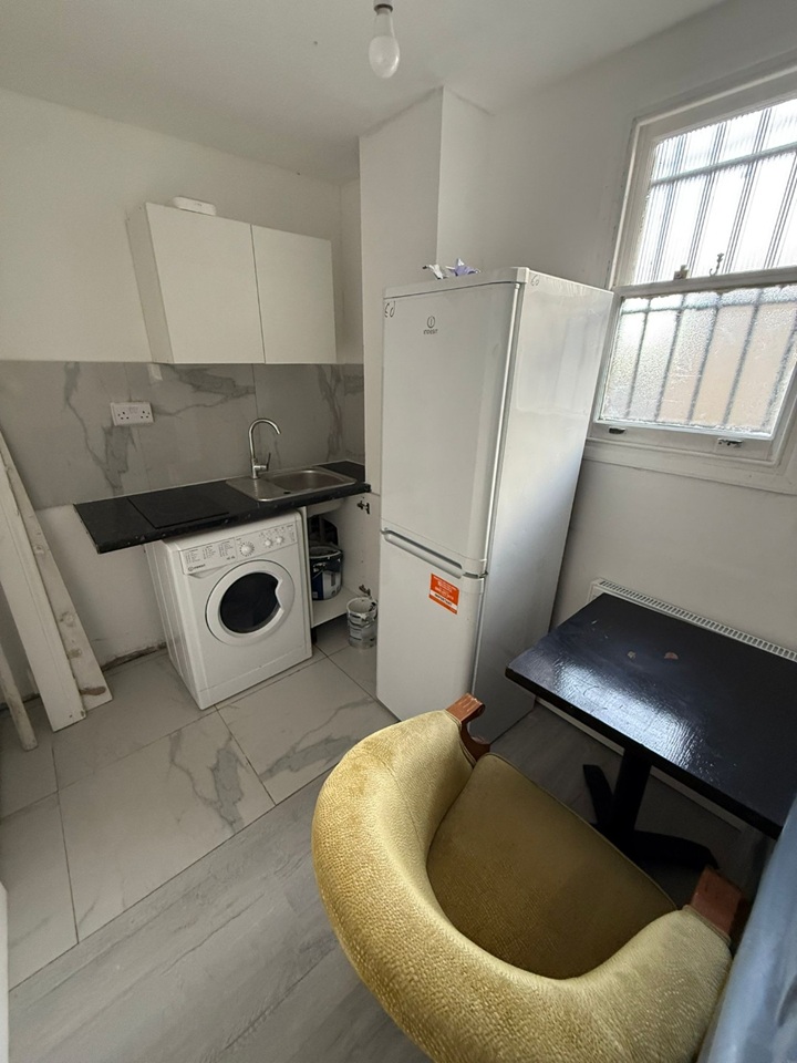 Studio Flat, Upper St, N1, N1 7GU