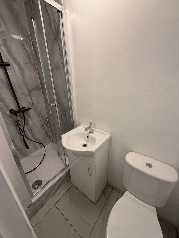 Additional image 5 of Studio Flat, Upper St, N1, N1 7GU