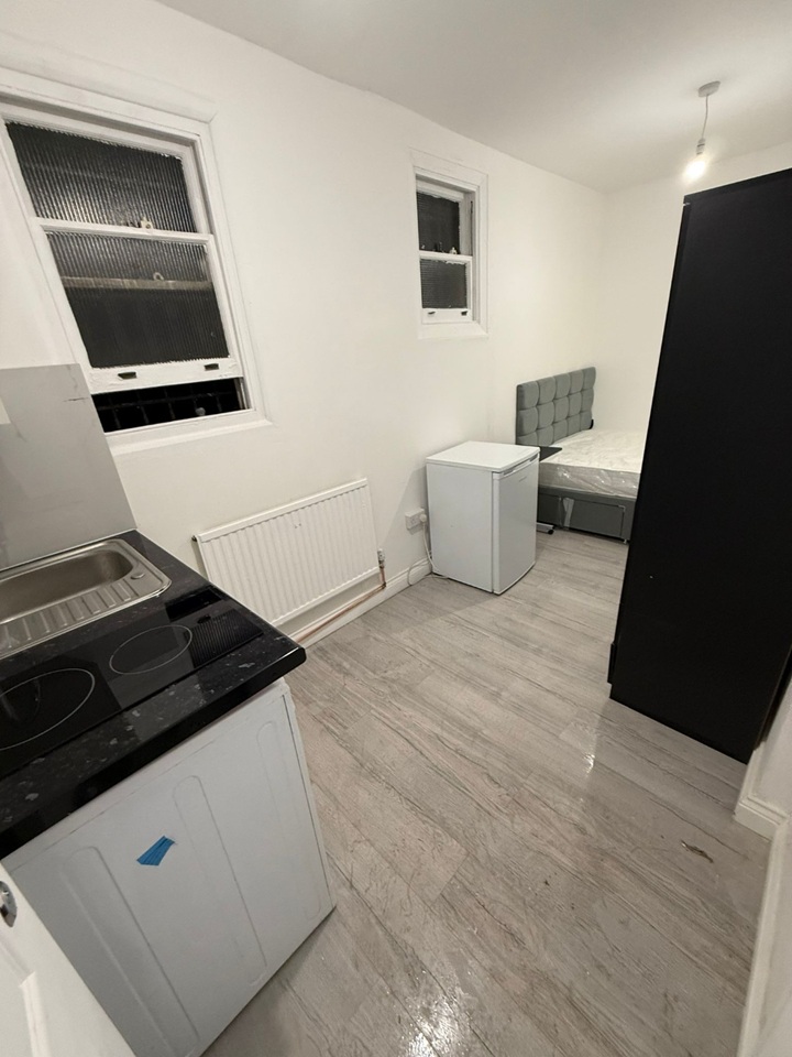 Additional image 4 of Studio Flat, Upper St, N1, N1 7GU