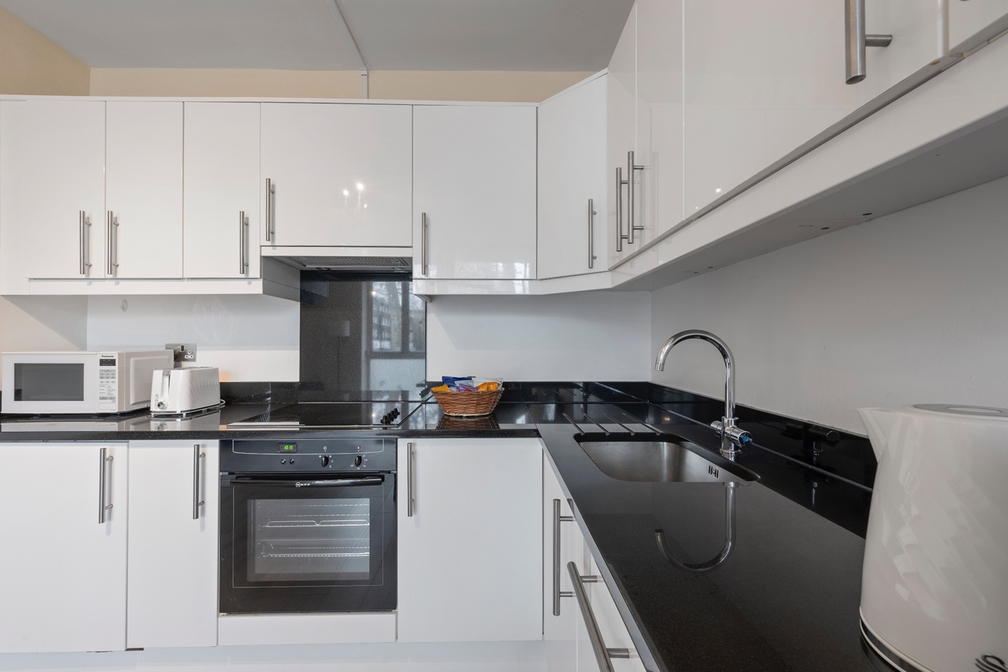 Additional image 3 of 2 Bed Flat, Storrington, WC1H, N1 7GU