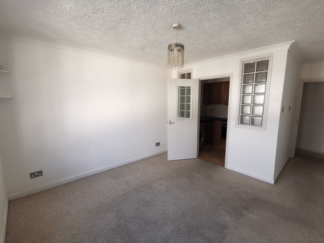 1 Bed Flat, Caspian Court, BN1 photo 2