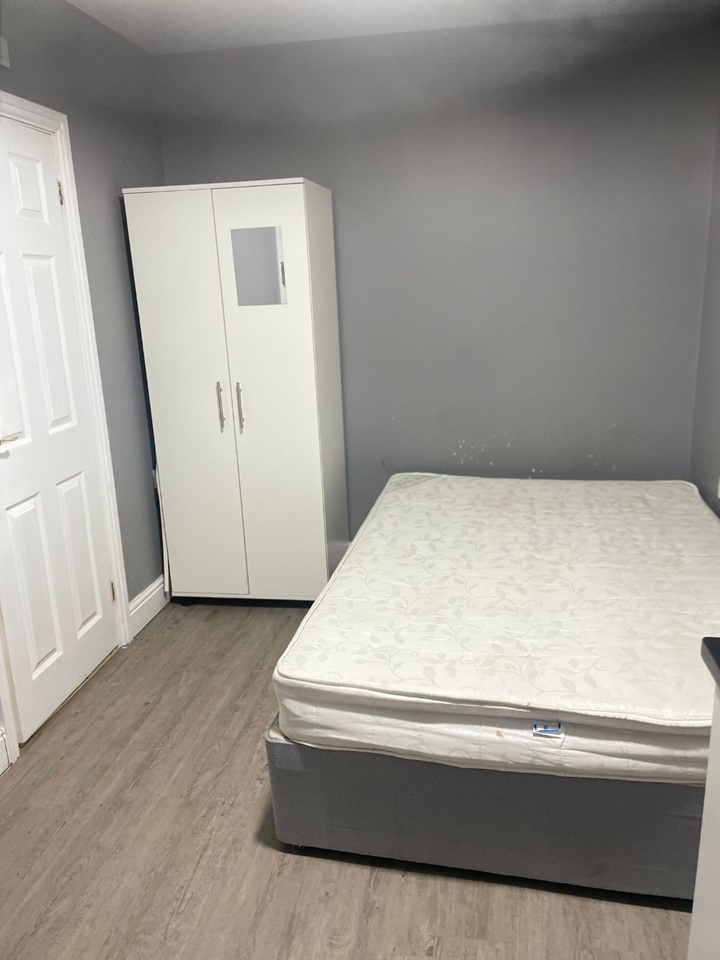 Additional image 4 of Studio Flat, Laud Close, RG1, N1 7GU