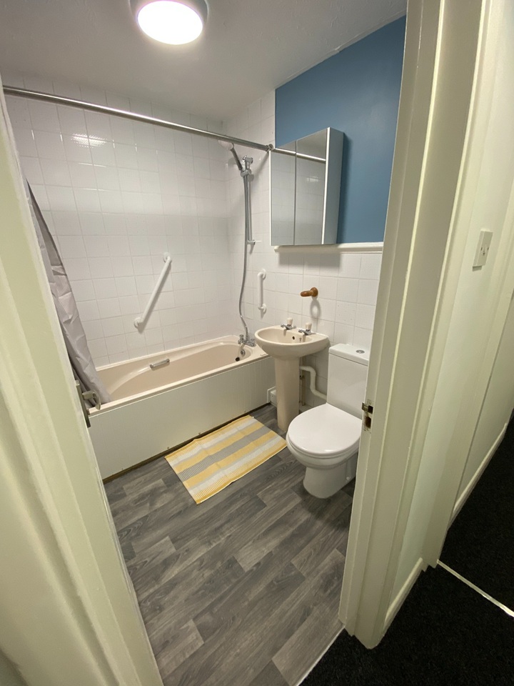 Additional image 4 of Room in a Shared Flat, Roebuck Court, OX11, N1 7GU