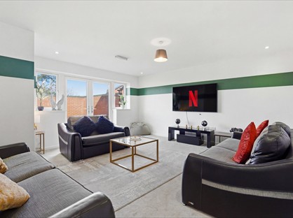 6 Bed Semi-Detached House, Collingbourne Avenue, B36