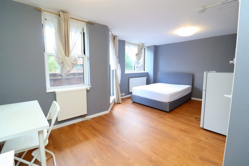 Room in a Shared Flat, Notting Hill Gate Station, W11, N1 7GU