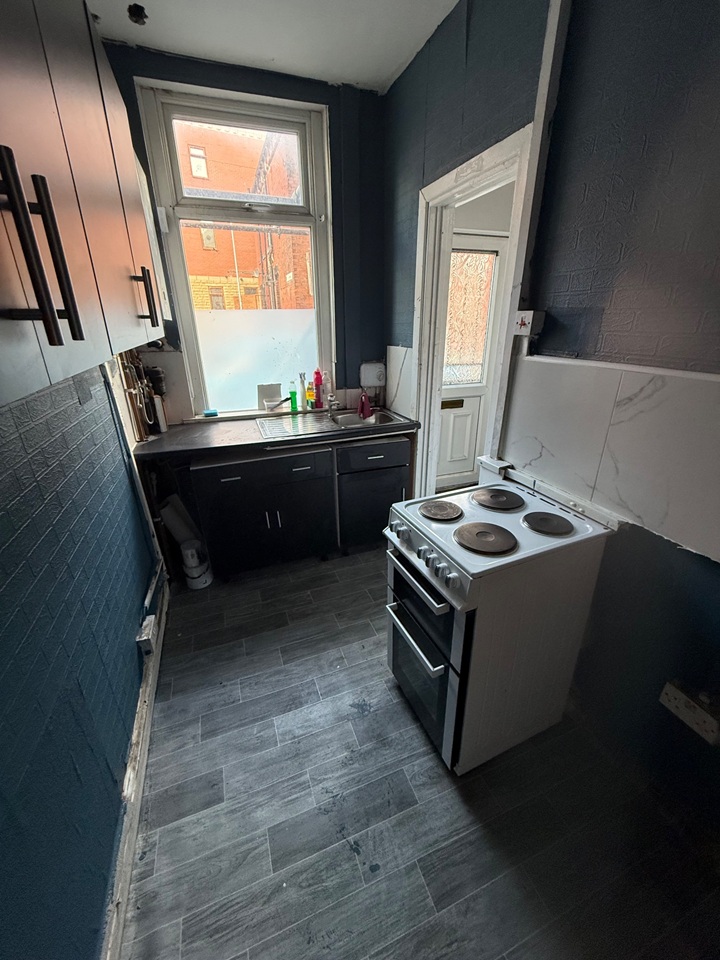 3 Bed Terraced House, Woodview St, LS11, N1 7GU